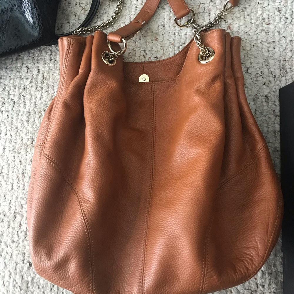 Shoulder bag with chain
